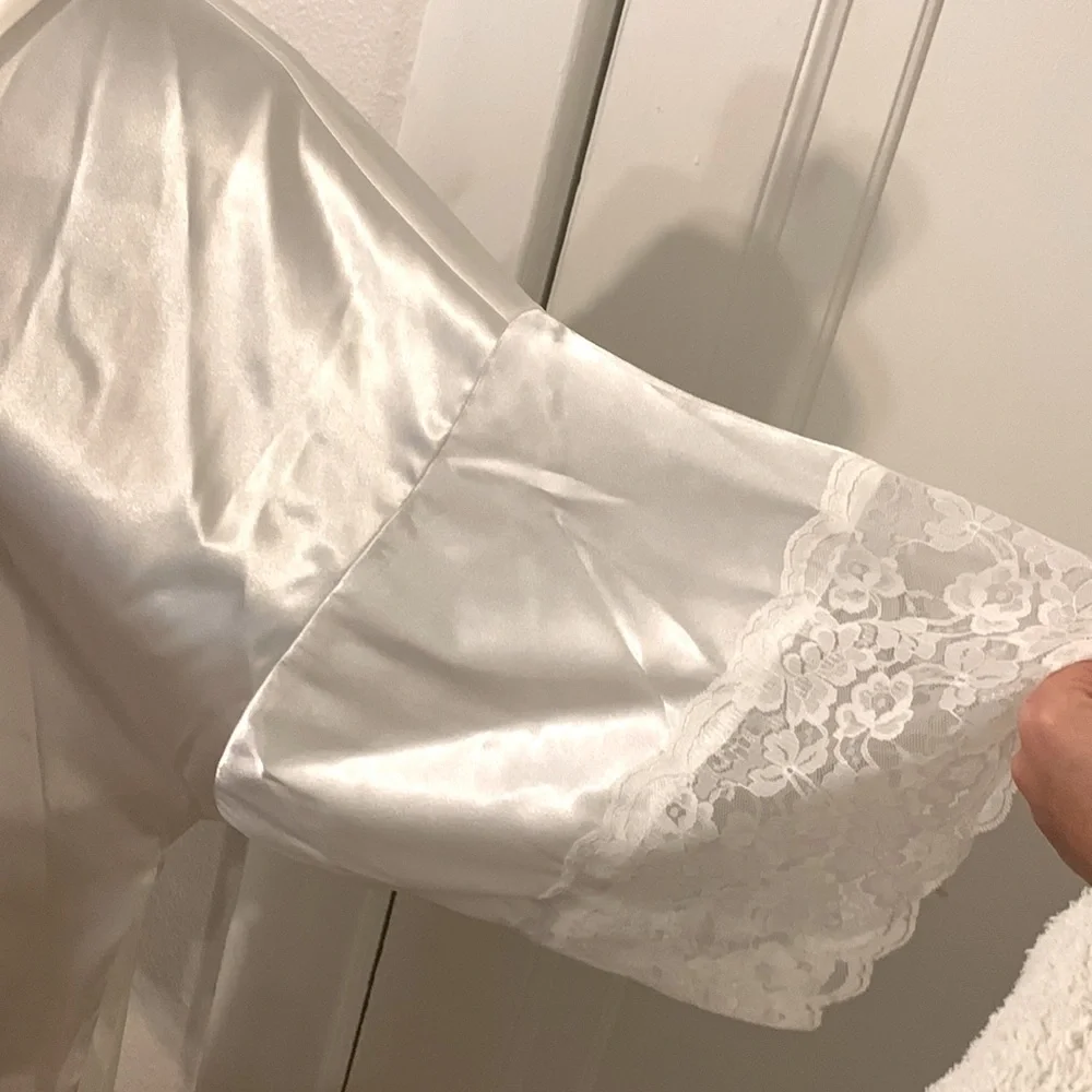 Bride Robe - Picture 4 of 7